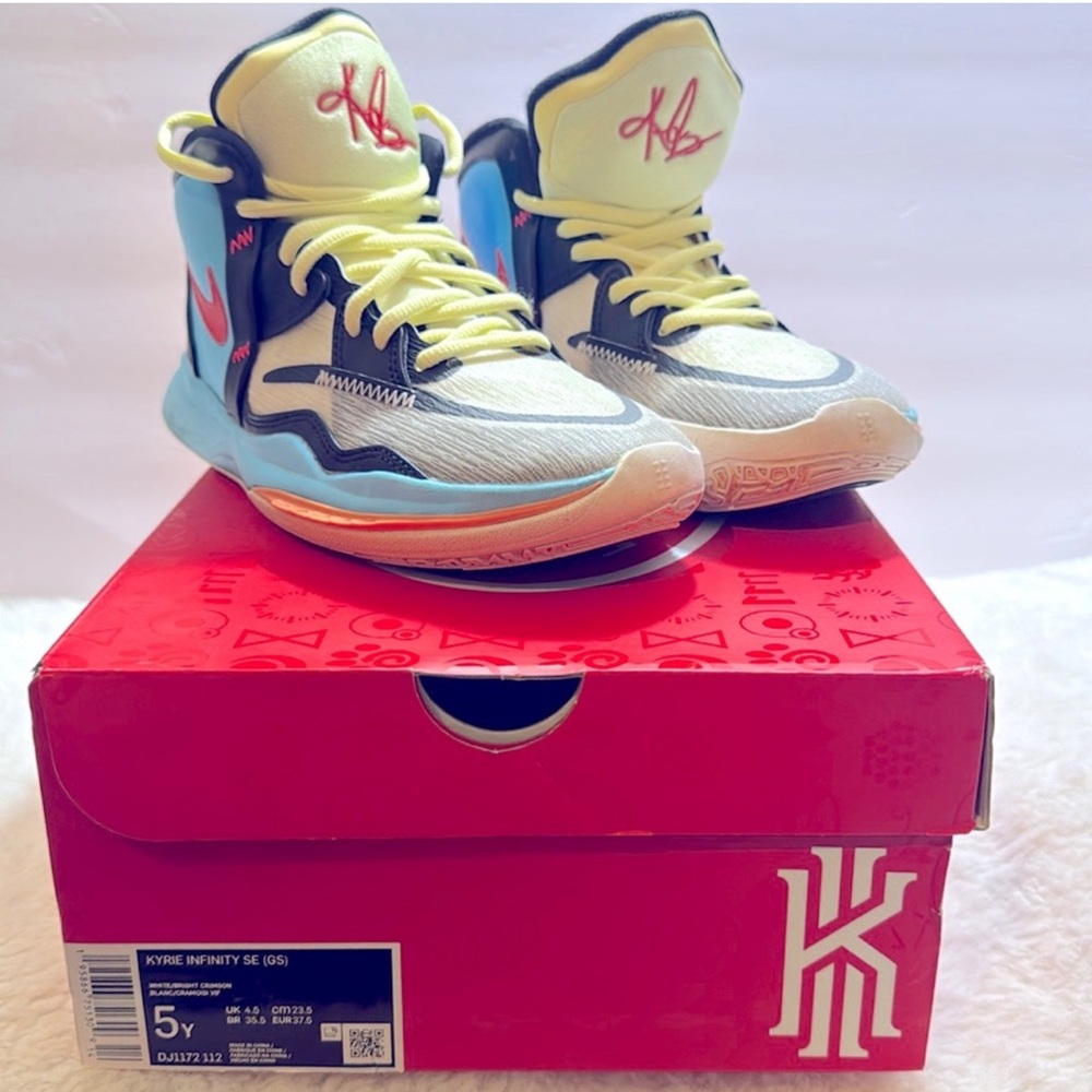 Nike Kyrie Infinity SE (GS). Kids Size 5 Youth.
White/ Bright Crimson.